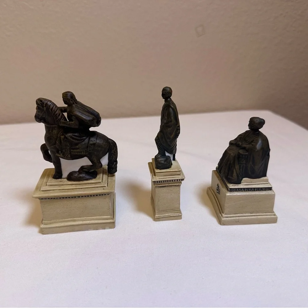 Department 56 Village Monuments Set‎ of 3 New with box #55524 Christmas Figures